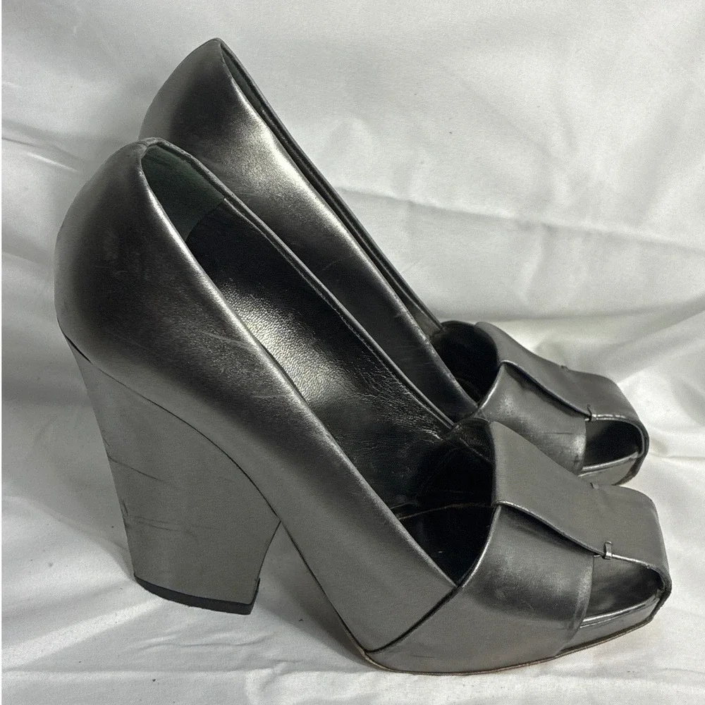 Yves Saint Laurent Metallic Pewter Leather Wedge‎ Peep Toe Pumps Size 38 Italy